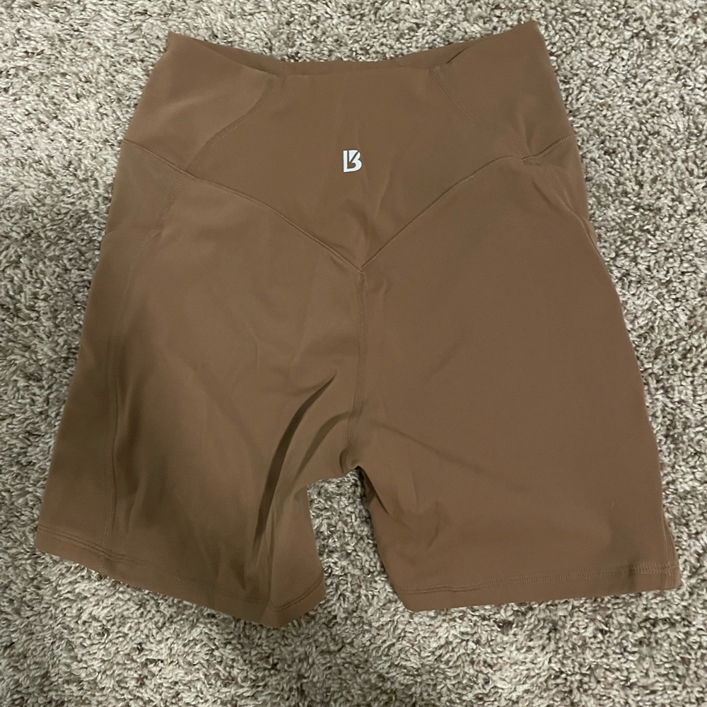 Worn once! cold washed hung dry! Buffbunny contour shorts size M nubre fabric